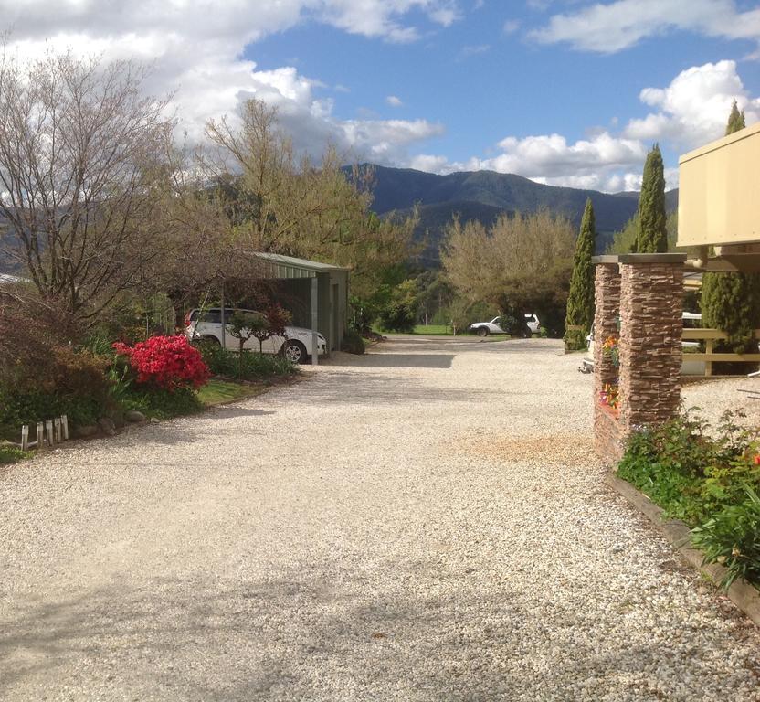 Bogong Moth Motel Mount Beauty Bagian luar foto
