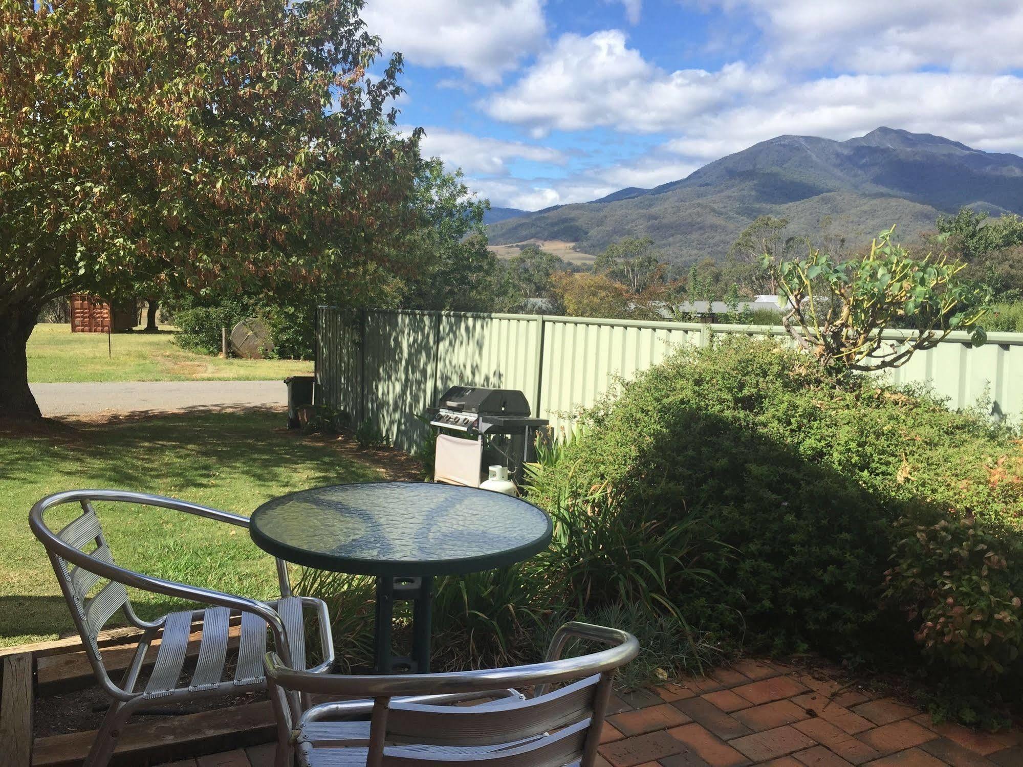 Bogong Moth Motel Mount Beauty Bagian luar foto